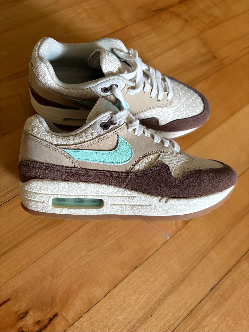 Nike Air Max 1 retro Women's Low-Top Sneakers in Mint, Brown & Cream